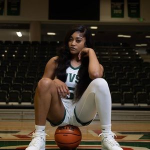 Meet your Posher, Gabrielle